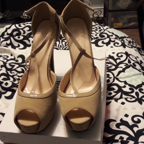 4 1/2 strap heel - Picture 2 of 5